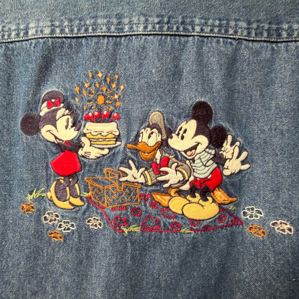 $75 Disney vintage denim camp shirt size L - Picture 6 of 11